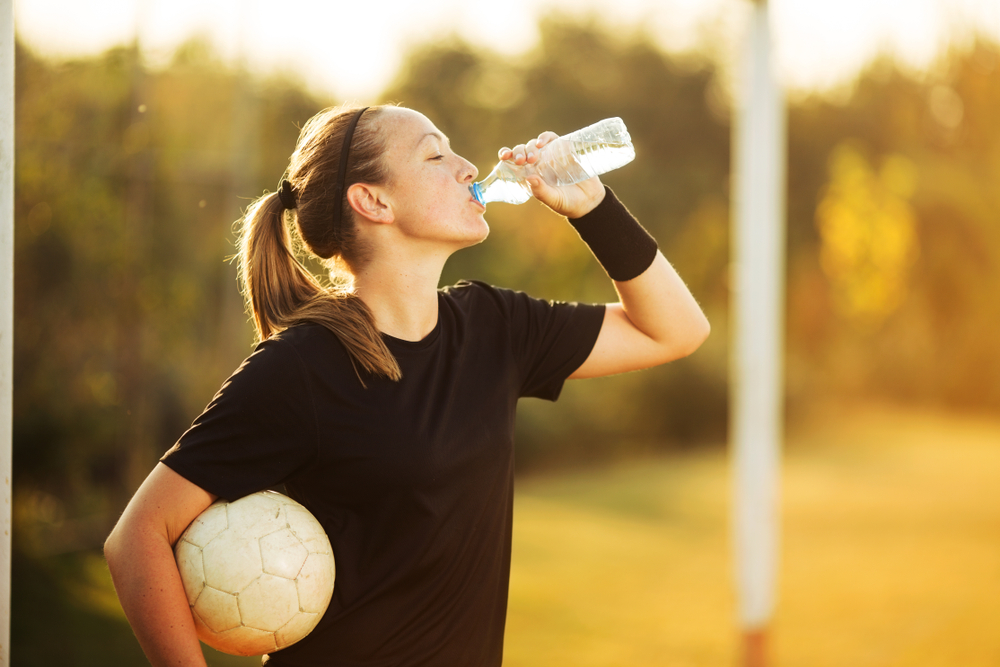 Female,Soccer,Player,Resting,And,Drink,Water Ramadan fasting in football
