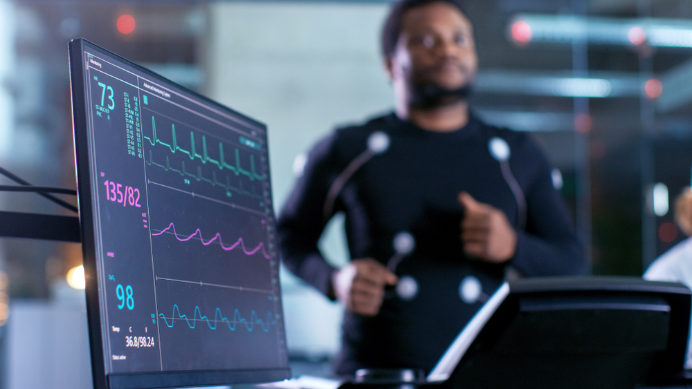 Close-up,Shot,Of,A,Monitor,With,Ekg,Data.,Male,Athlete the nutrients footballers need