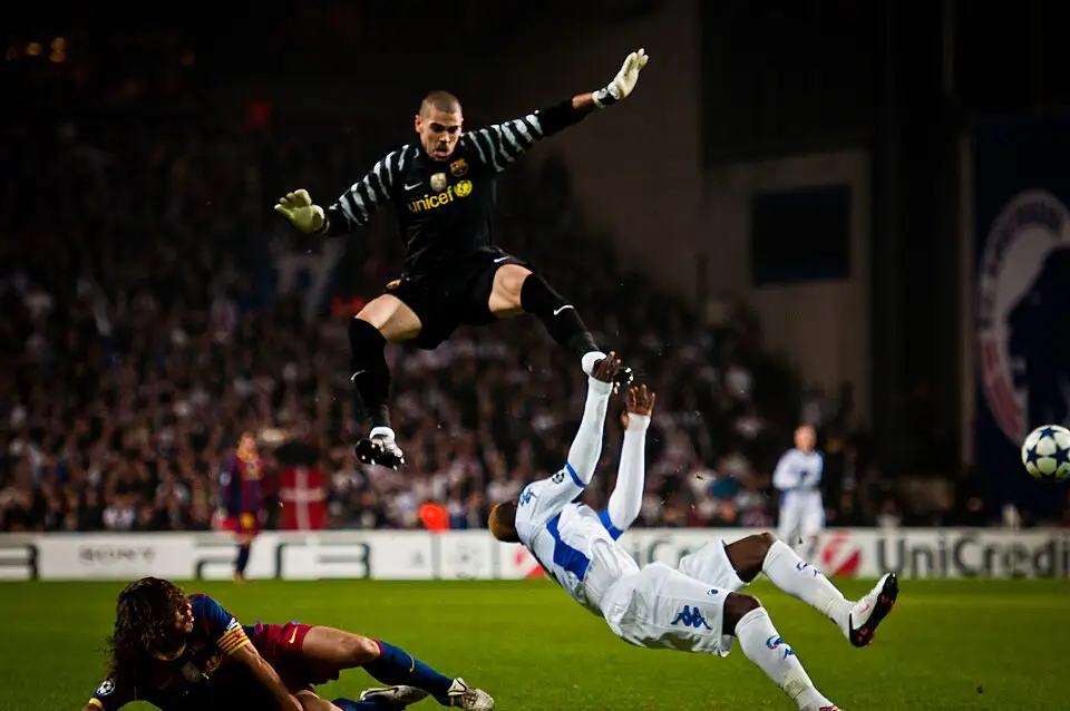 Victor Valdés Goalkeeper 1